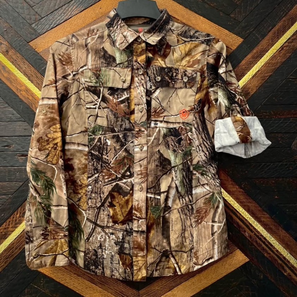 Game Winner Camouflage Button Up Collared Shirt Small Women's